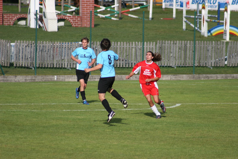 gal/08. Spieltag- SV Reischach-Rasen/2006-10-24 - SVR gg. Rasen-Antholz 050.jpg